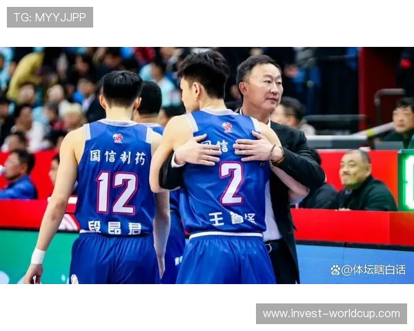 杨瀚森登陆 NBA 后青岛男篮重建：三核成型，刘维伟如何破局内线困局？